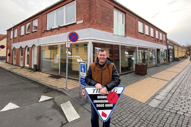 <em>Det tidligere Blockbuster p� g�gaden er solgt til en lokal forretningsmand, der p�t�nker nye tiltag i det store butikslokale mod g�gaden, oplyser erhvervsm�gler Ole R�mer.</em>