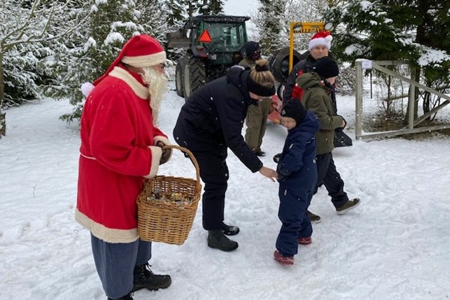 <em>Julemand og sne, alt klappede til Sydbanks traditionsrige julearrangement i Bodilsker.</em>