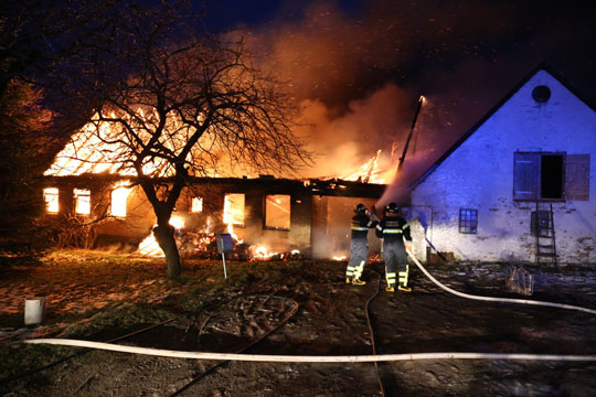 90-�rig savnes efter brand