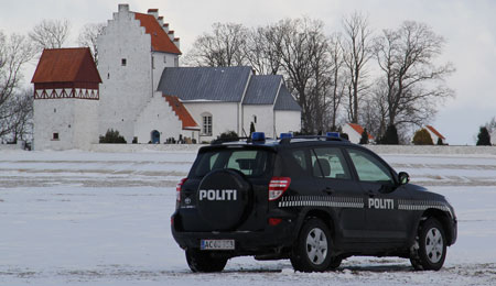 Politiet: Biler k�rer for st�rkt