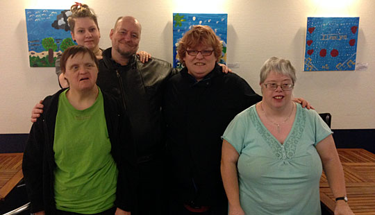 Udstiller gl�de i Caf� Baltic