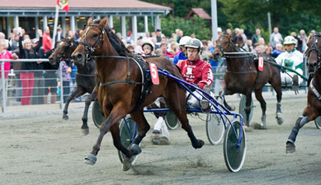 H�jere pr�mier p� travbanen