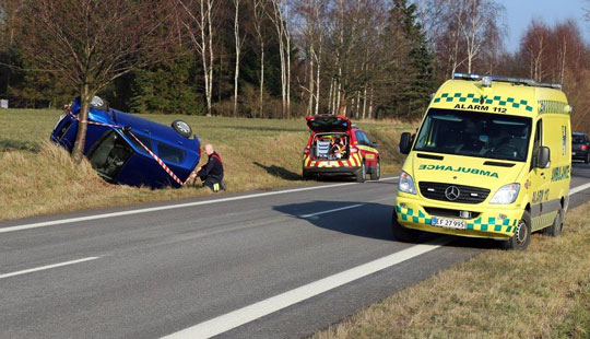 Kvinde i solouheld p� Segenvej