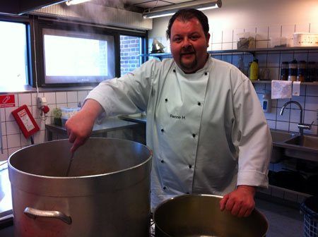 Kok arrangerer landskamp