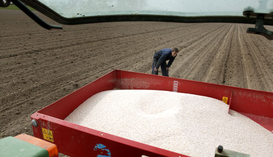 Landmand tiltalt for skyldnersvig