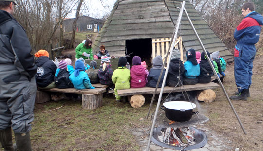 Dukketeater og b�lmad