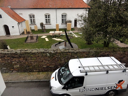 Beskytter gamle gravsten