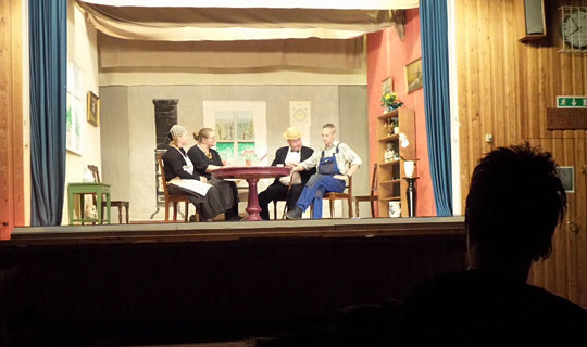 Udsolgt til lystspil i �sterlars