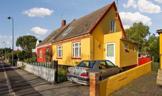 Byhus i Nex� med havudsigt