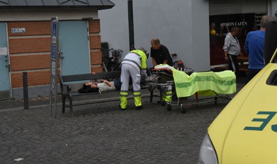 Cyklist br�kkede benet