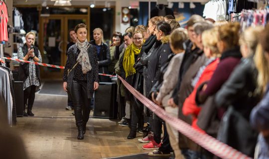 Familiemodeshow i Simon�s