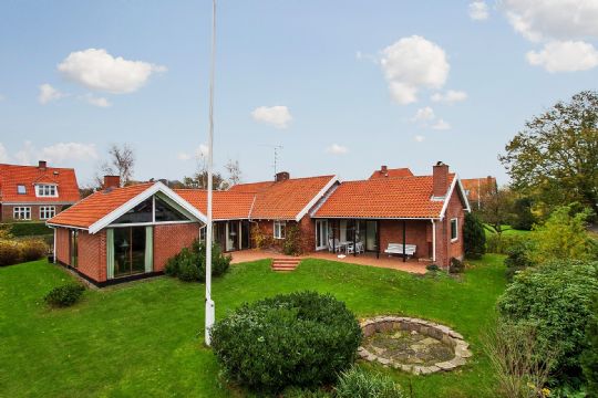 Stor villa n�r badestrand