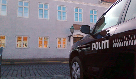 To anholdt efter politijagt