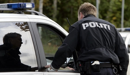 22-�rig overfaldt betjent