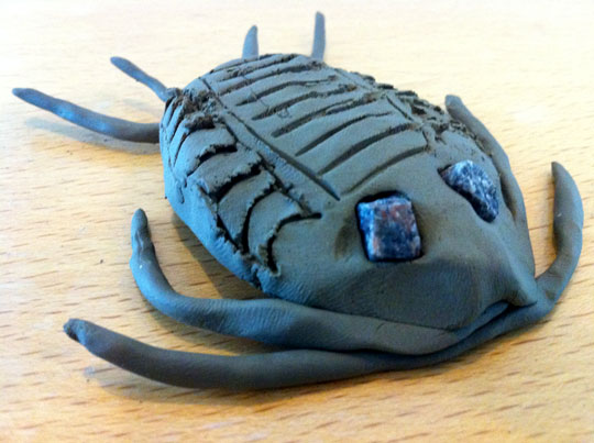 B�rn laver forsteninger