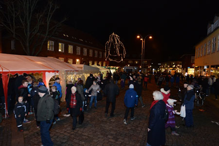 K�mpe julefest i Nex�