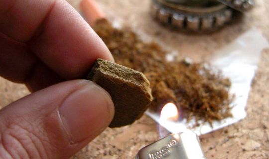 Tiltalt for besiddelse af hash