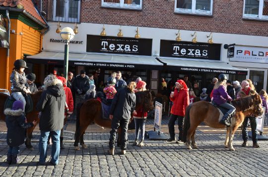 Ponyridning i g�gaden