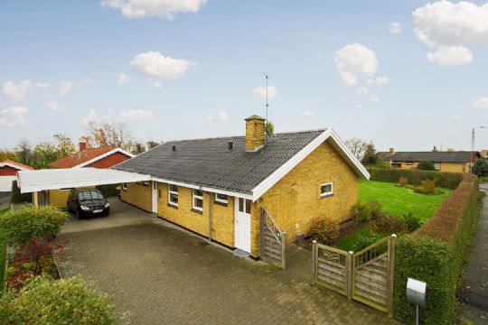 Moderniseret villa i Aakirkeby