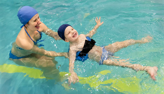 Boldklub lejer sv�mmehal