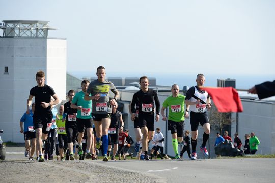 100 gennemf�rte Cross Island