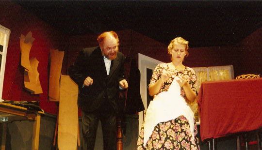 Gensyn med bondekomedie