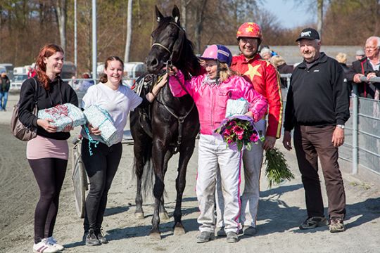 Dramatik og favoritsejre p� travbanen