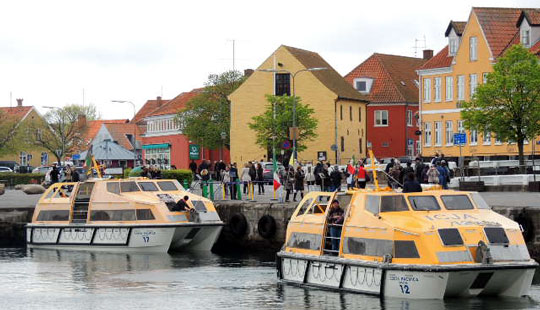 Turisterne v�ltede ind i Nex�