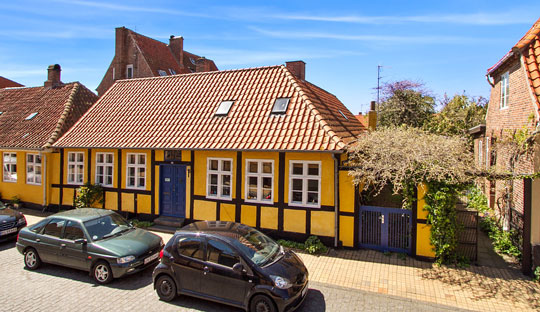 Stort byhus i R�nne