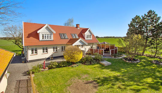 Landvilla med stor grund