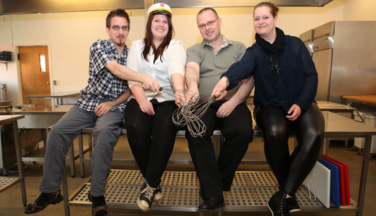 Fire med tjek p� ern�ring