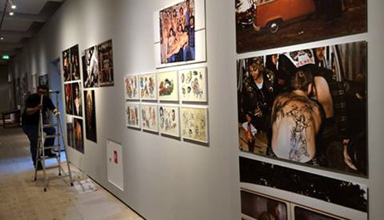 Lokal tatov�r p� udstilling