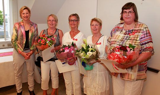 Fire fik medalje fra dronningen