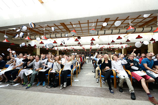 54 glade handelsstudenter