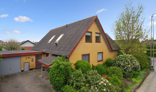 Rummelig villa i R�nne