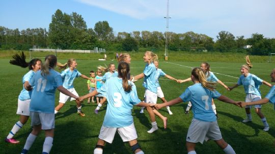 U15 piger n�rmer sig guldet