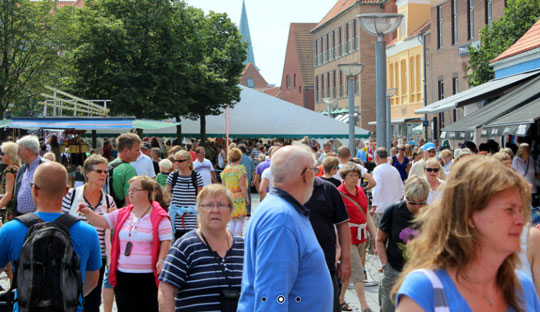 Byfest og marked i R�nne