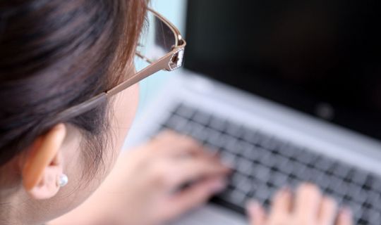 Stjal penge fra s�ns konto