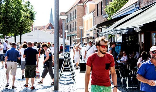 Store Torvedag i R�nne