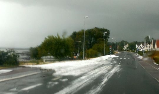 Sne i Sandk�s i juli