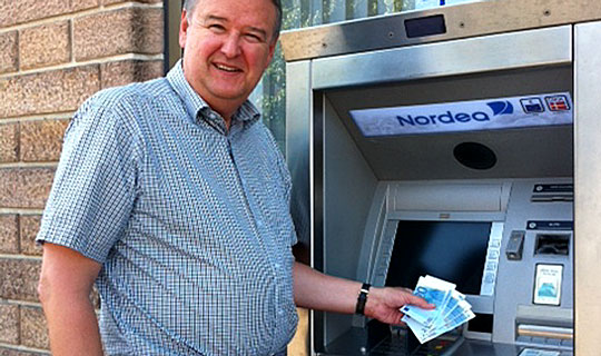 Feriefolket h�ver eurosedler