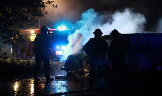 Varebil br�d i brand p� Segenvej