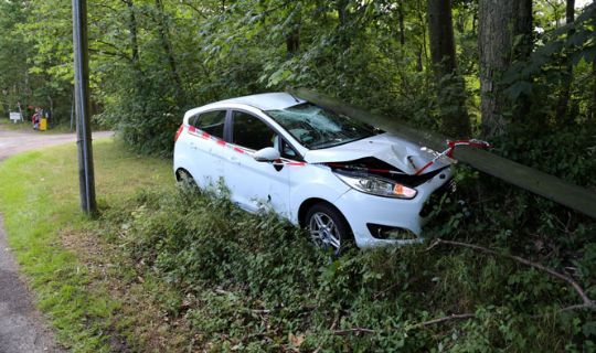 Kvinde k�rte ind i tr�