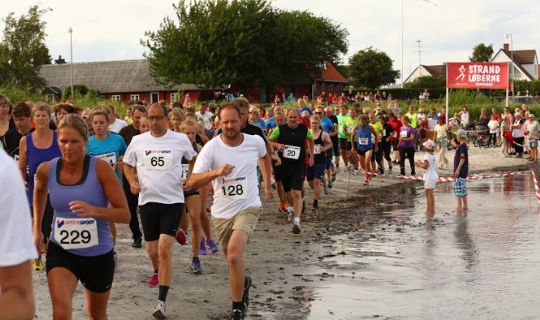 Turister vil l�be i Snogeb�k