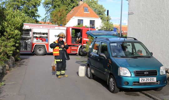 Bil l�kkede benzin