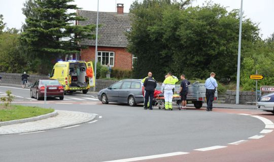 Bilist overs� kvindelig cyklist