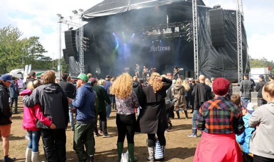 Tre anholdt p� Wonderfestiwall