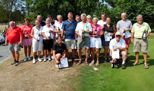 34 spillede golf i bagende sol