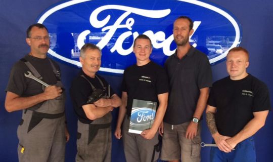 Bilhuset hj�lper Ford-ejere