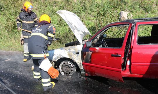 VIDEO: Bilbrand uden for R�